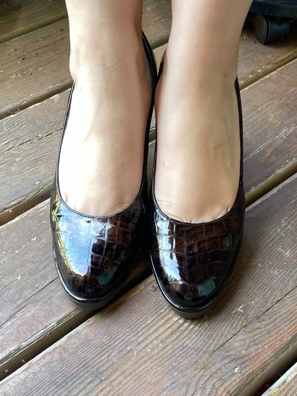 EUC Stuart Weitzman Cocoa Crocodile Patent Pumps in Womens 9M